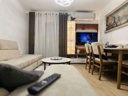 Shitet, Apartament 1+1 (I Konvertuar ne 2+1), Kinostudio, Tiranë