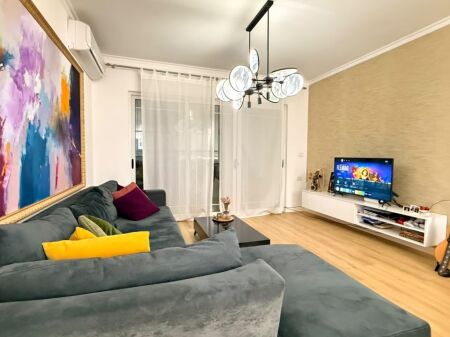 Apartament 1+1 per shitje tek Komuna e Parisit