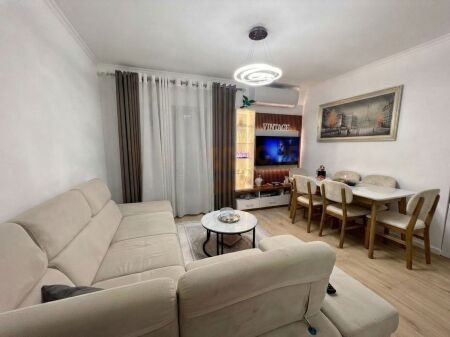 Shitet, Apartament 1+1 I Konvertuar ne 2+1 Kinostudio