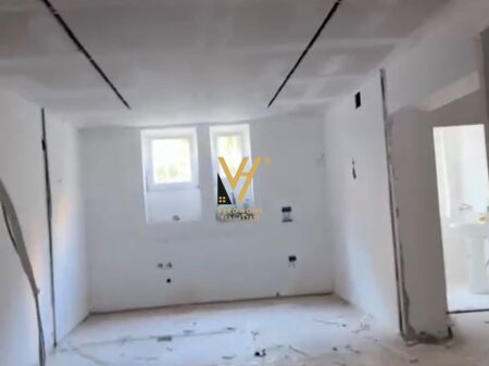 LOCALE COMMERCIALE 100 M2 IN AFFITTO A MINE PEZA 1.600 EURO