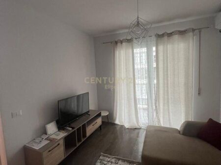 Apartament 2+1+2+ post parkimi per qira, Univers City. 600 € /Muaj 56,000 Lekë /Muaj