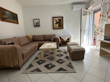 Apartament 2+1 me qira Liqeni i Thate