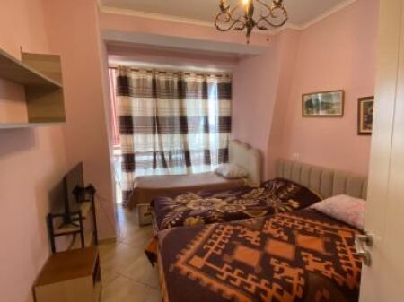 Jepet apartament 1+1 me qira tek Spitali Qsut , prane Pediatrise .