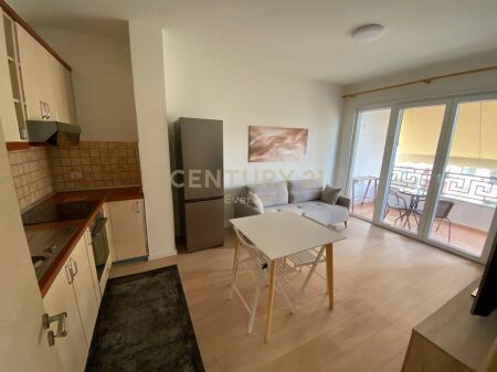 RRUGA 5 MAJI, APARTAMENT 1+1 PER QIRA 550 € /Muaj 50,000 Lekë /Muaj