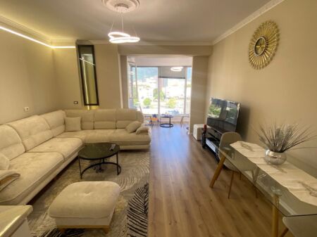 JEPET ME QERA APARTAMENT 1+1+BALLKON "KOMPLKESI URSLUGA,ISH STACIONI I TRENIT" 650 EURO