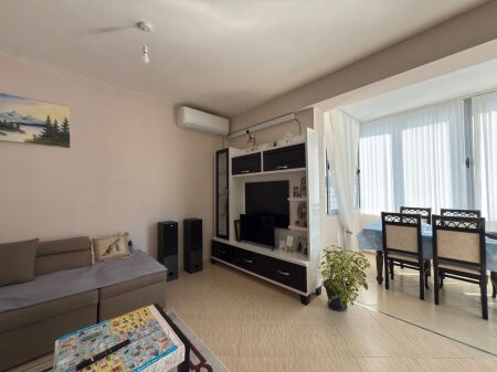 APARTAMENT 2+1 ME QERA AFATGJATE – ISH KOMBINATI, VLORË.
