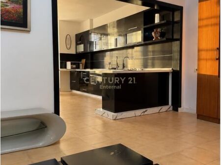 Komuna E Parisit - Jepet Me Qera 2+1 110m2 Modern Pallat Me Ashensor