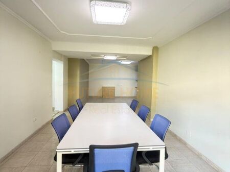 In affitto, Spazio per Uffici, Via “Perlat Rexhepi”, vicino a Xheko Imperial, Tirana.