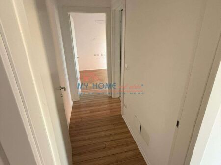 Zyre me qera tek Garden Building Tirane