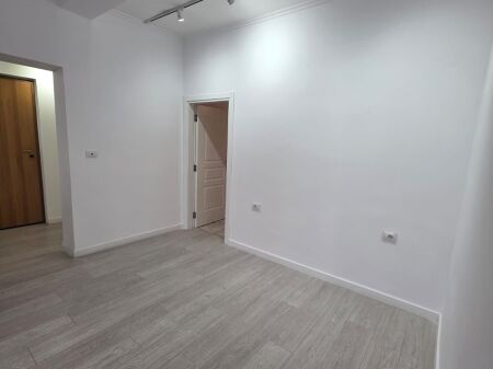 UFFICIO IN AFFITTO – VIA KAVAJËS