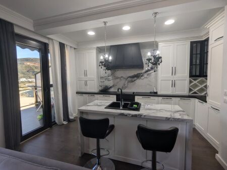 2+1+2 duplex apartment +parking space for rent in Lungomare, Vlore!