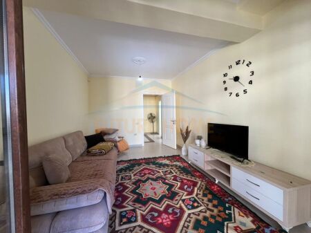 Qira, Apartament 4+1+2+ Post parkimi, Fresk, Tiranë