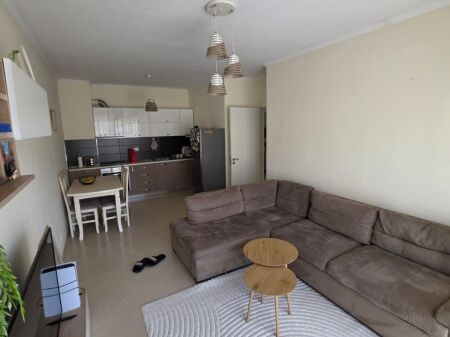 Rent | Apartament 2 + 1 + Garazhd | Komuna e Parisit | 900 €/month