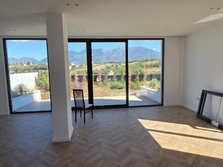 VILLA SU 3 PIANI CON TERRAZZA IN VENDITA | MJULL-BATHORE, TEG
