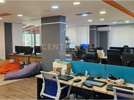 APARTMENT FOR OFFICE 3+1+2 FOR RENT – NEAR UNIVERSITY BOOKSTORE, TIRANA