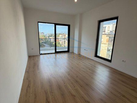 For sale, Apartment 2+1+2+Veranda, Barrikadave Street, Tirana.