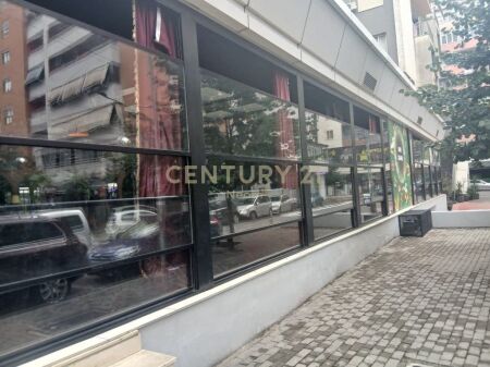 VENDITA AMBIENTE CON ARREDAMENTO MODERNO + ATTIVITÀ A UN PREZZO UNICO, ASTIR