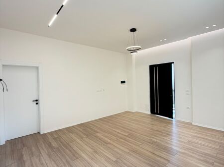 Apartment 1+1+Veranda For Sale near the roundabout in Paskuqan