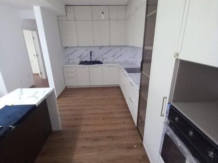 Affittiamo appartamento 2+1+2 con parcheggio a Rezidenca Kodra e Diellit 2!