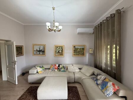 Apartament 2+1 me qira te Ish Blloku, Pallatet Agimi - 800€ | 91 m²