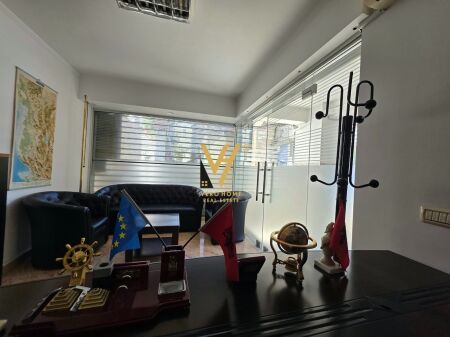 SHOP FOR RENT 80 M2 AT WILLSON SQUARE 800 EURO