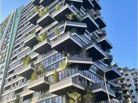 Locale per ufficio in affitto al Vertical Forest, Stadio Air Albania.