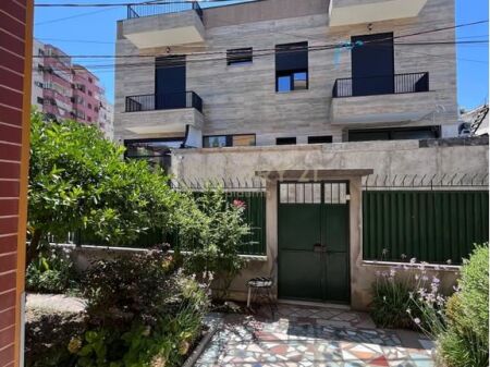 Jepet me qira kati i parë i një shtëpie private , 1+1– 500 €/muaj