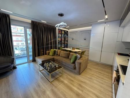 Shitet, Apartament 2+1+2, Rruga e Barrikadave, Tiranë.