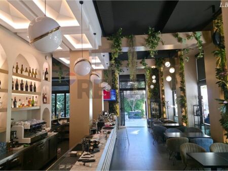 Shitet Ambient Komercial – Restorant pranë Qendrës