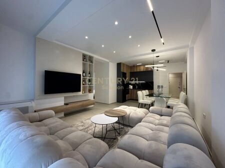 JAPIM PER QIRA APARTAMENT 2+1 NE UNAZE TE RE!