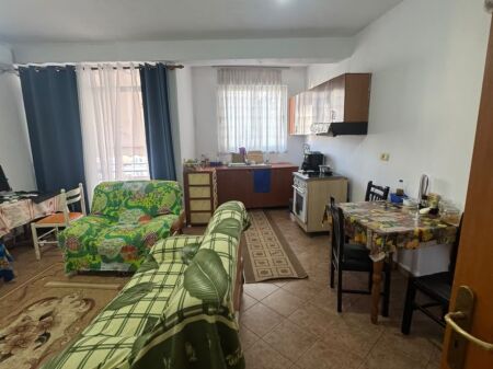 Shitet Apartament 2+1 Unaza Re