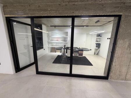 Ambjent per zyre,100 m2,liqeni i thate,600 euro