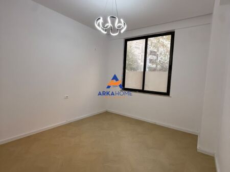 SHITET APARTAMENT 2+1+BALLKON "YZBERISHT,PRANE EKO MARKET" 15.000.000 LEKE
