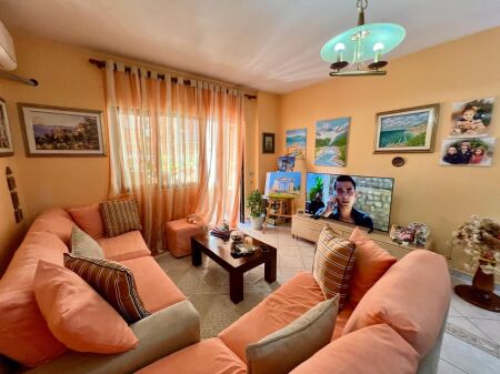 Shitet apartament 3+1+2+Verande tek Rruga Ismail Qemali , ish Blloku