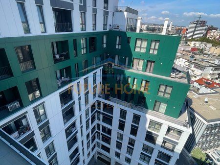 Shitet, Apartament 3+1+2+Verandë, Komuna e Parisit, Tiranë