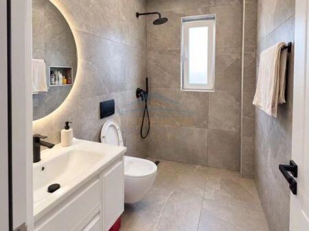 Shitet, Apartament 2+1, Shkolla e Bashkuar, Tiranë