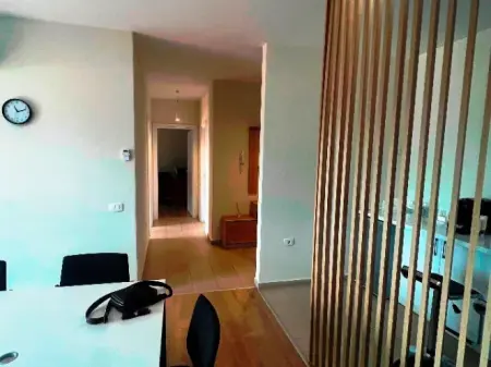 Rent | Ambjent Biznesi | Komuna e Parisit | 1100 €/month