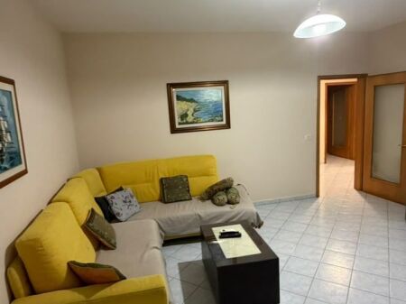 JEPET ME QERA APARTAMENT 1+1 STACIONI I PARE PLAZH, DURRES