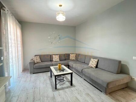 Qera,Apartament 2+1+2+2 Poste Parkimi ,Unaza e Re, Sima Com