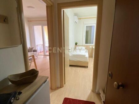 RRUGA 5 MAJI, APARTAMENT 1+1 PER QIRA