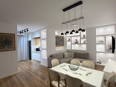 Apartment 2+1 for rent in Astir in a building near the roundabout.