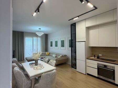 Shitet apartament 2+1 ne Kamez