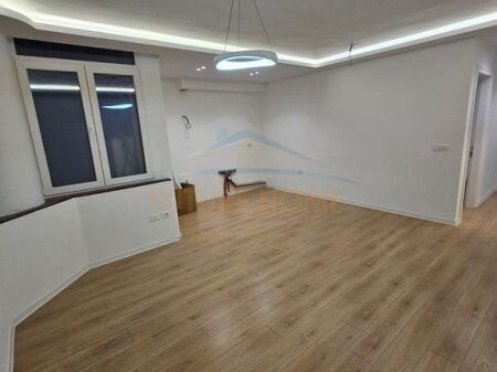 Shitet, Apartament 2+1, Stacioni i Trenit, Tiranë