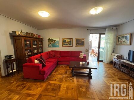 Apartament Ekskluziv 2+1+2 në Zemër të Bllokut