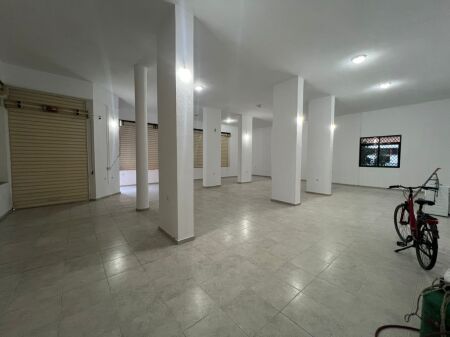 📌  LOCALE COMMERCIALE IN AFFITTO – VETRINA