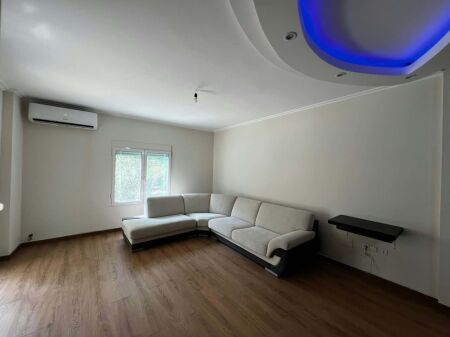 Apartament me qera 2+1 Komuna e Parisit