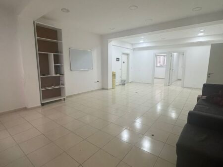 🏢 LOCALE IN AFFITTO – SPAZIO PER ATTIVITÀ COMMERCIALE