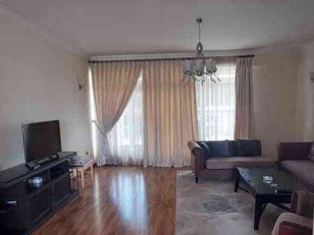 Komuna e Parisit, jepet me qera apartament 2+1 i mobiluar.