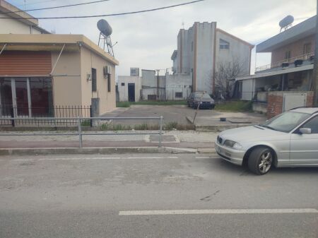 SHITET TOKE PRANE RRUGES SE UNIVERSITETIT, DURRES