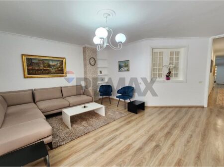 Apartament 3+1 me qira, ne qender